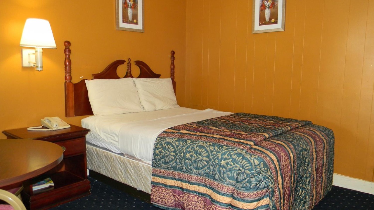 Photo of Bedroom in Roanoke Rapids