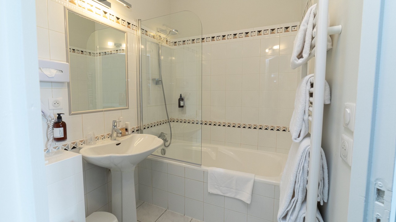 Photo of Bathroom in La Rogere