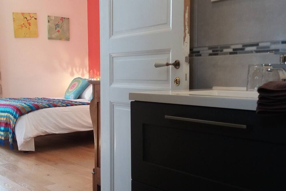Photo of Bathroom in Saint-Jean-dAigues-Vives
