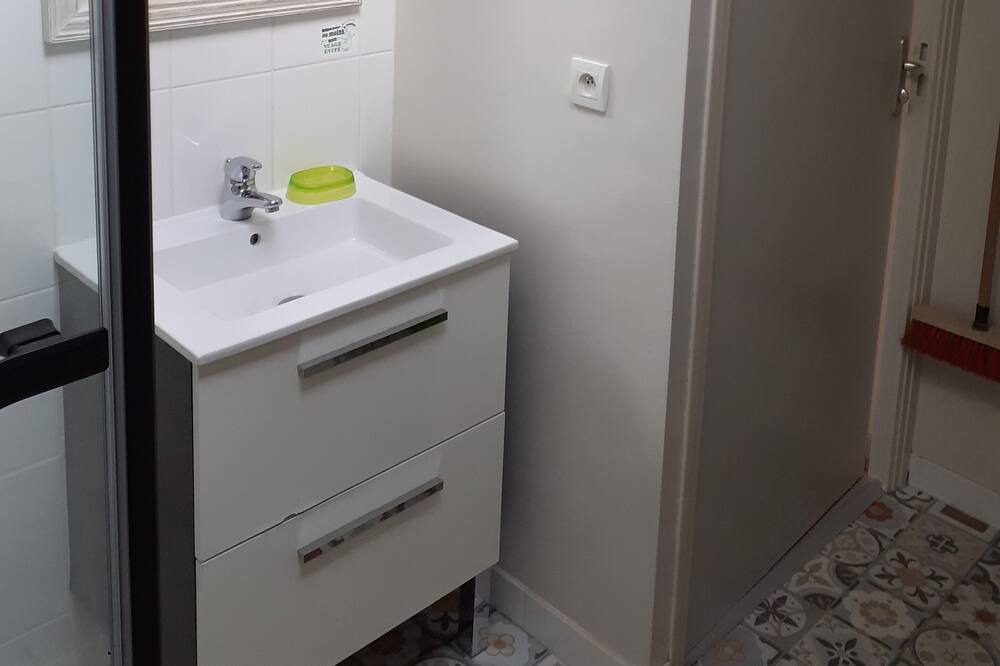 Photo of Bathroom in Guidel