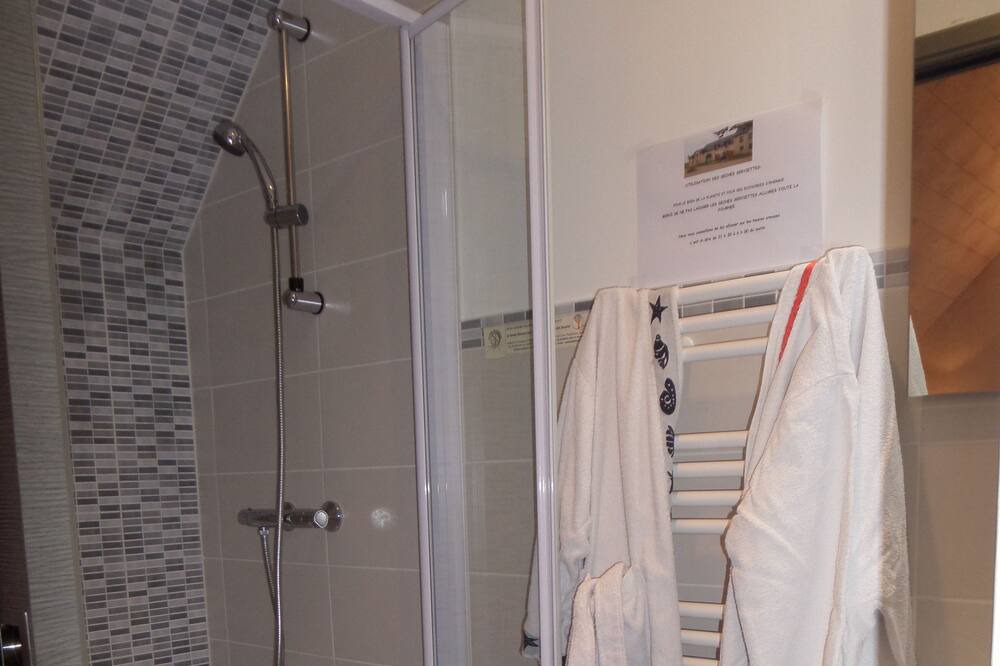 Photo of Bathroom in Guidel