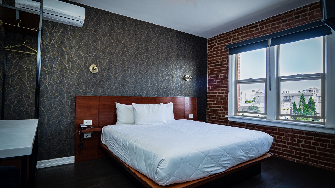 Photo of Bedroom in Wilshire Center