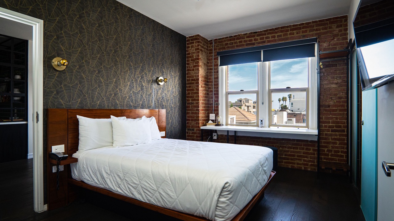 Photo of Bedroom in Wilshire Center