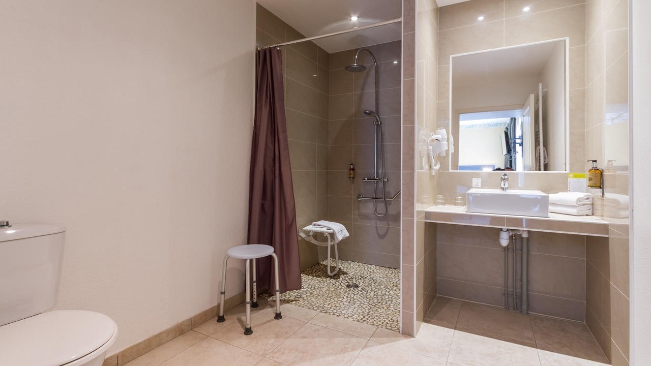 Photo of Bathroom in Azay-le-Rideau