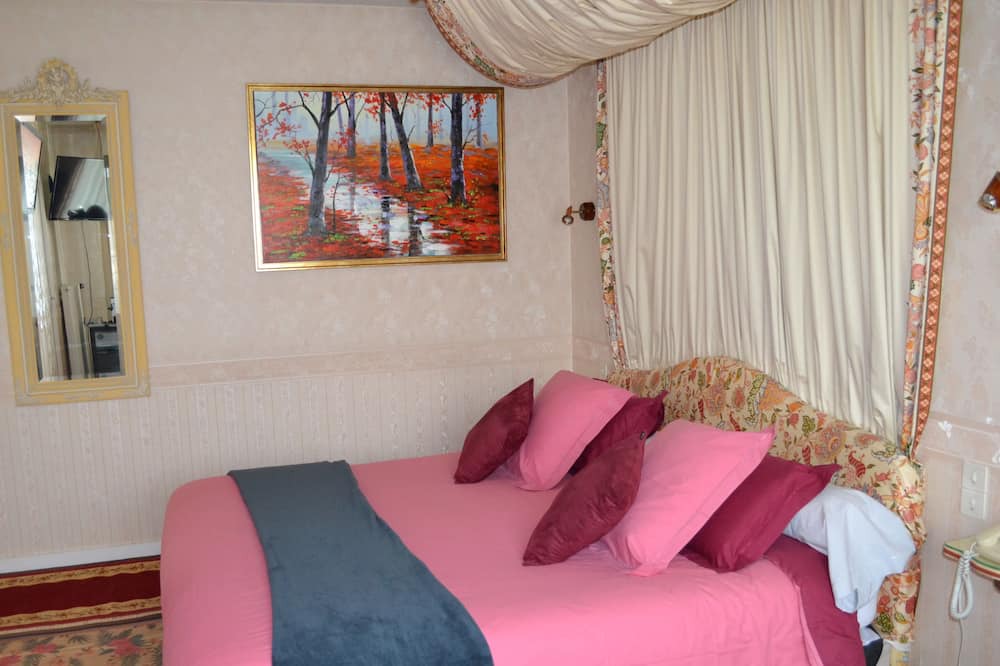 Photo of Bedroom in Brissac-Quince