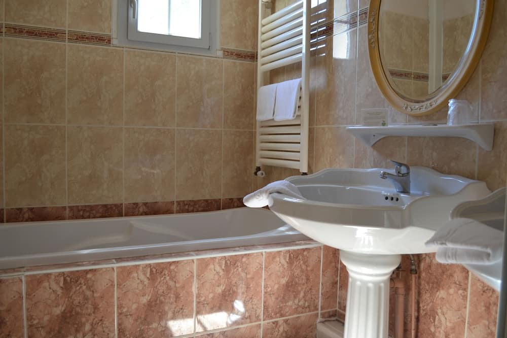 Photo of Bathroom in Brissac-Quince