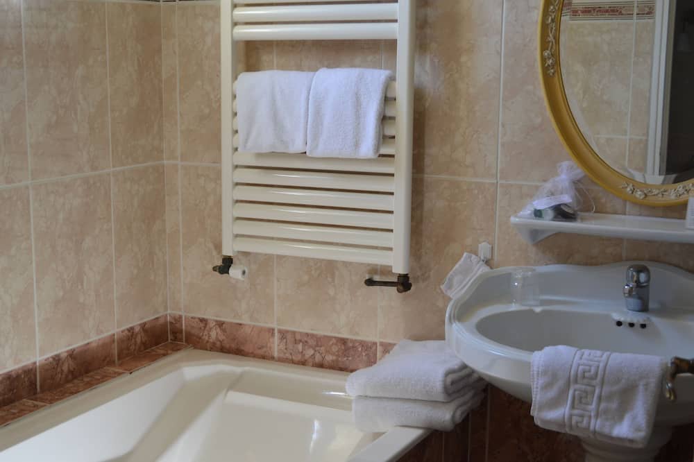 Photo of Bathroom in Brissac-Quince