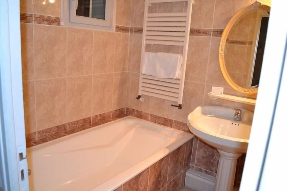 Photo of Bathroom in Brissac-Quince