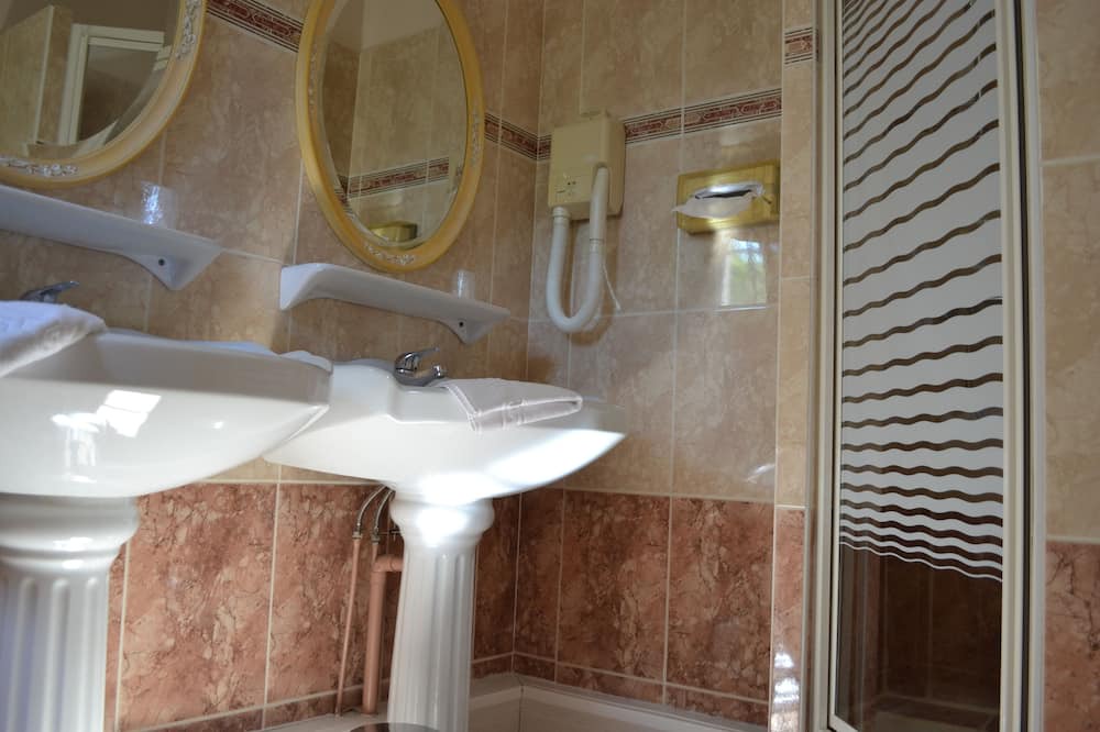 Photo of Bathroom in Brissac-Quince