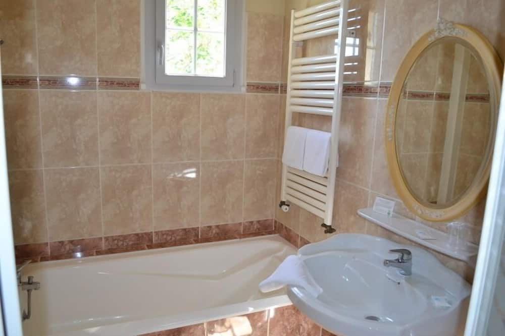 Photo of Bathroom in Brissac-Quince