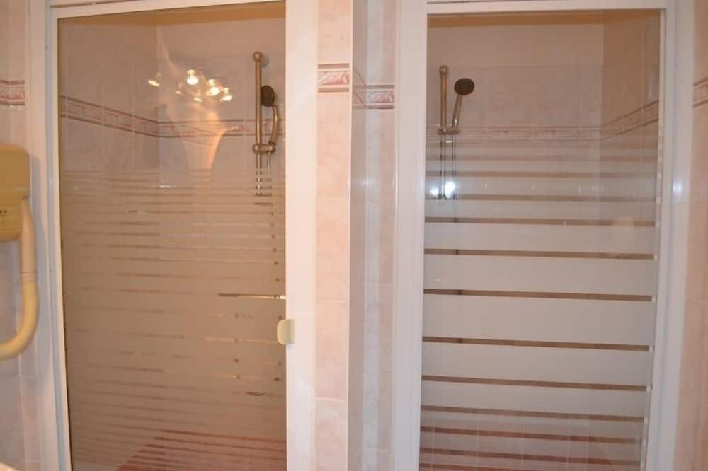 Photo of Bathroom in Brissac-Quince