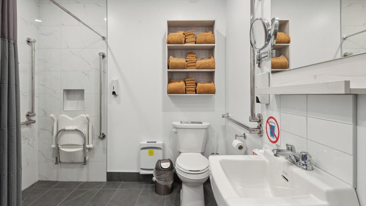 Photo of Bathroom in Larouche