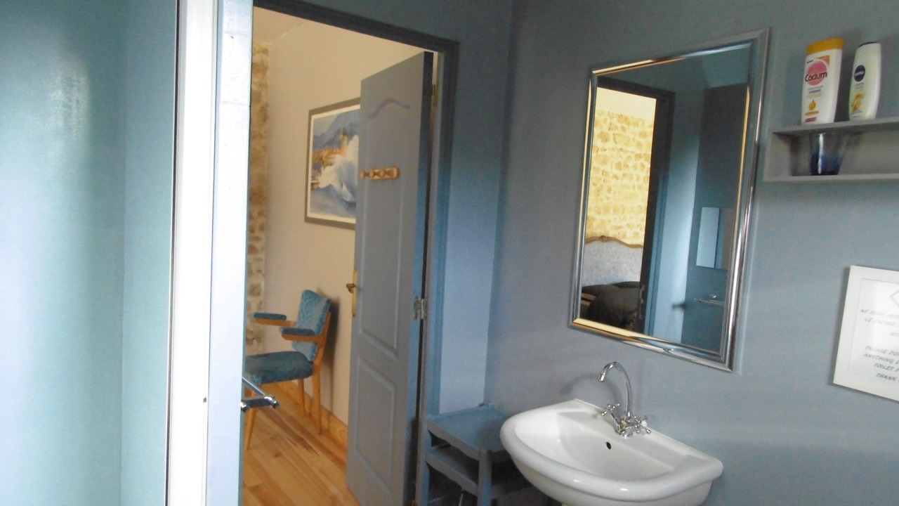 Photo of Bathroom in Saint-Seurin-de-Cadourne
