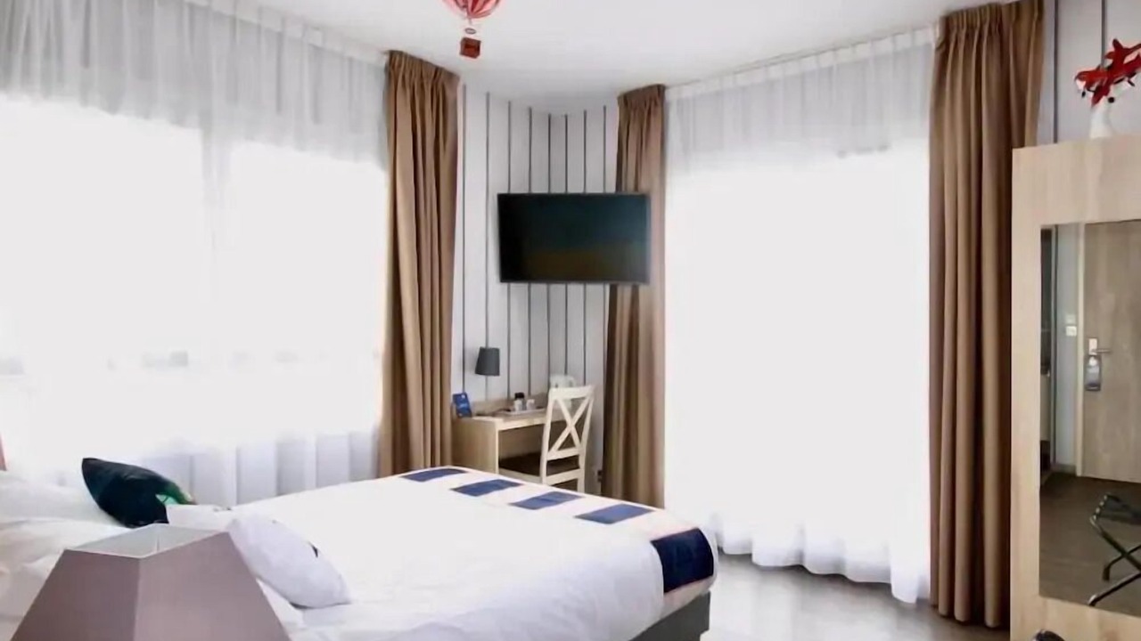 Photo of Bedroom in Parentis-en-Born