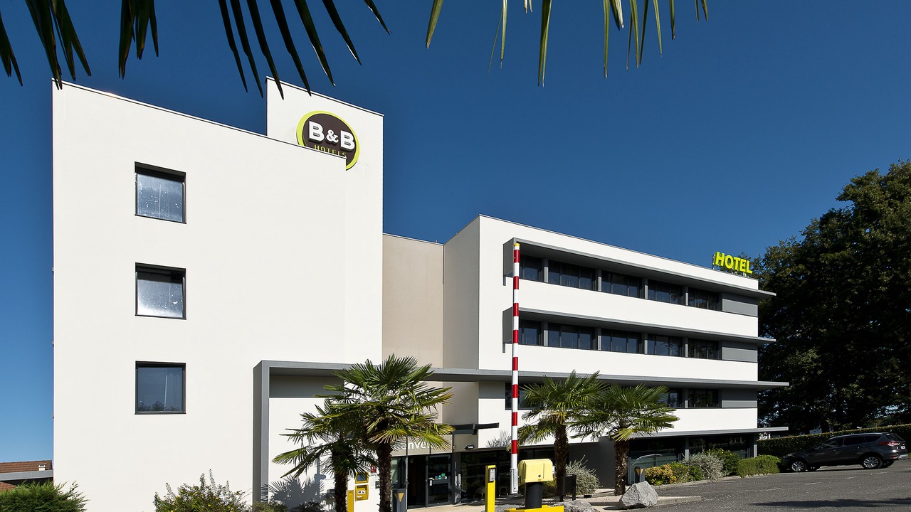 Photo of Buildings in Pau Nord