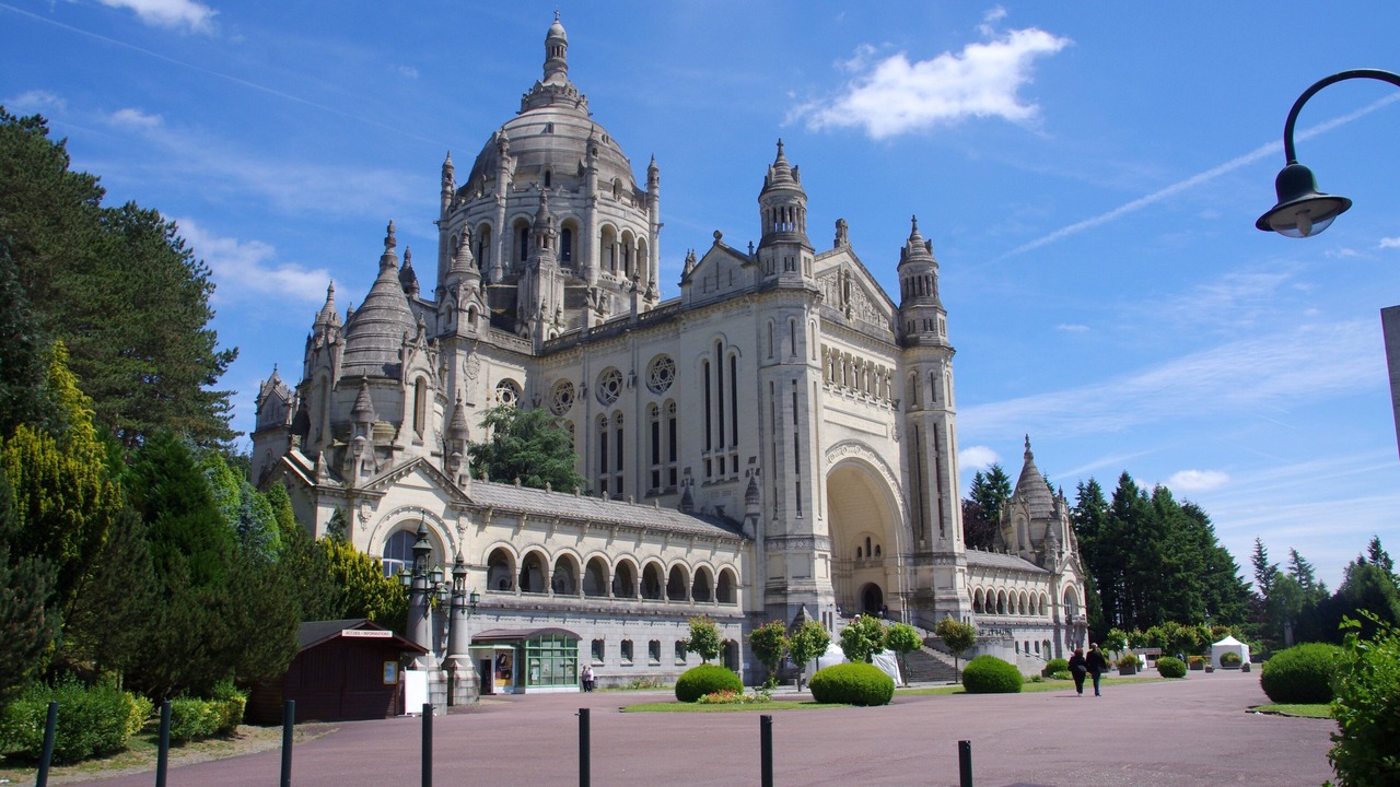 Photo of Others in Lisieux