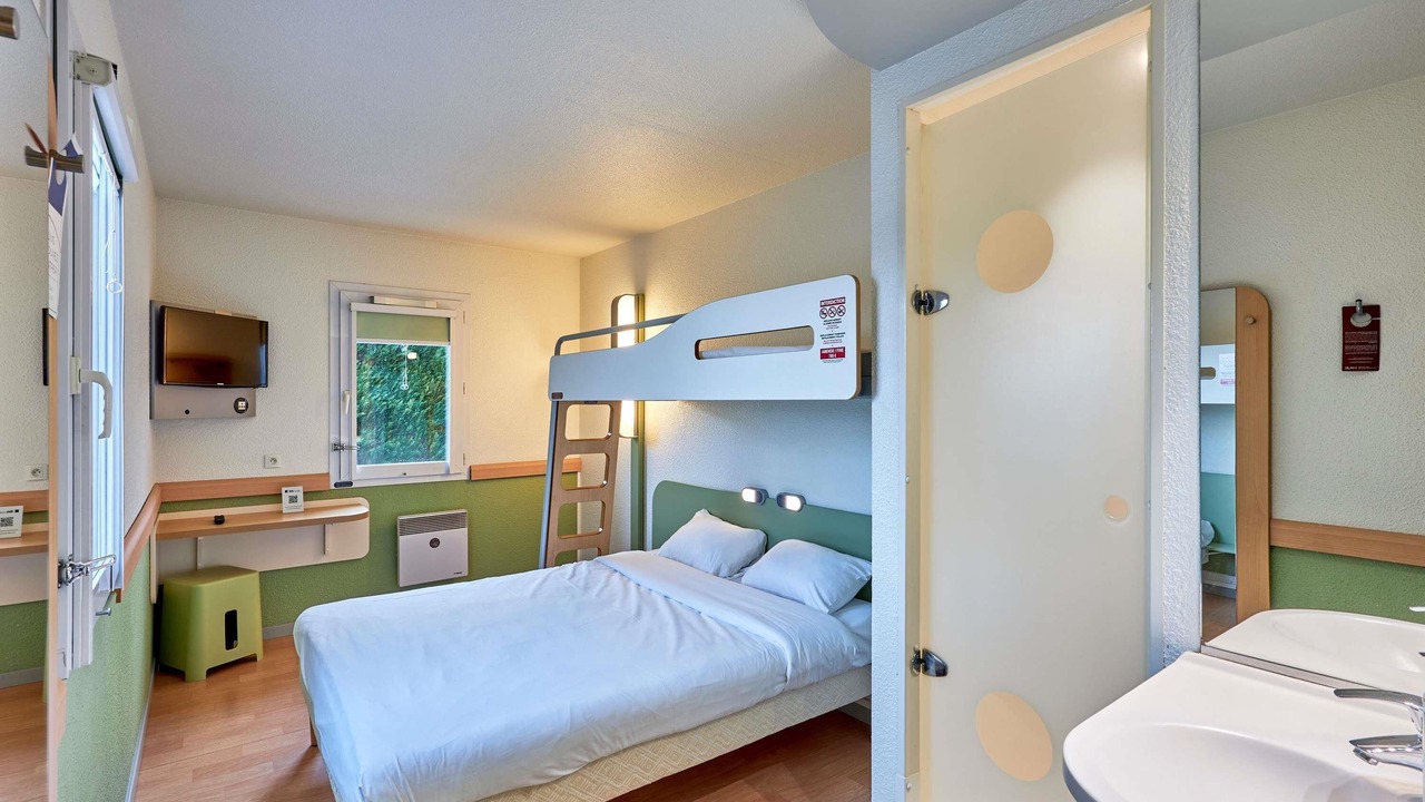 Photo of Bedroom in Lisieux