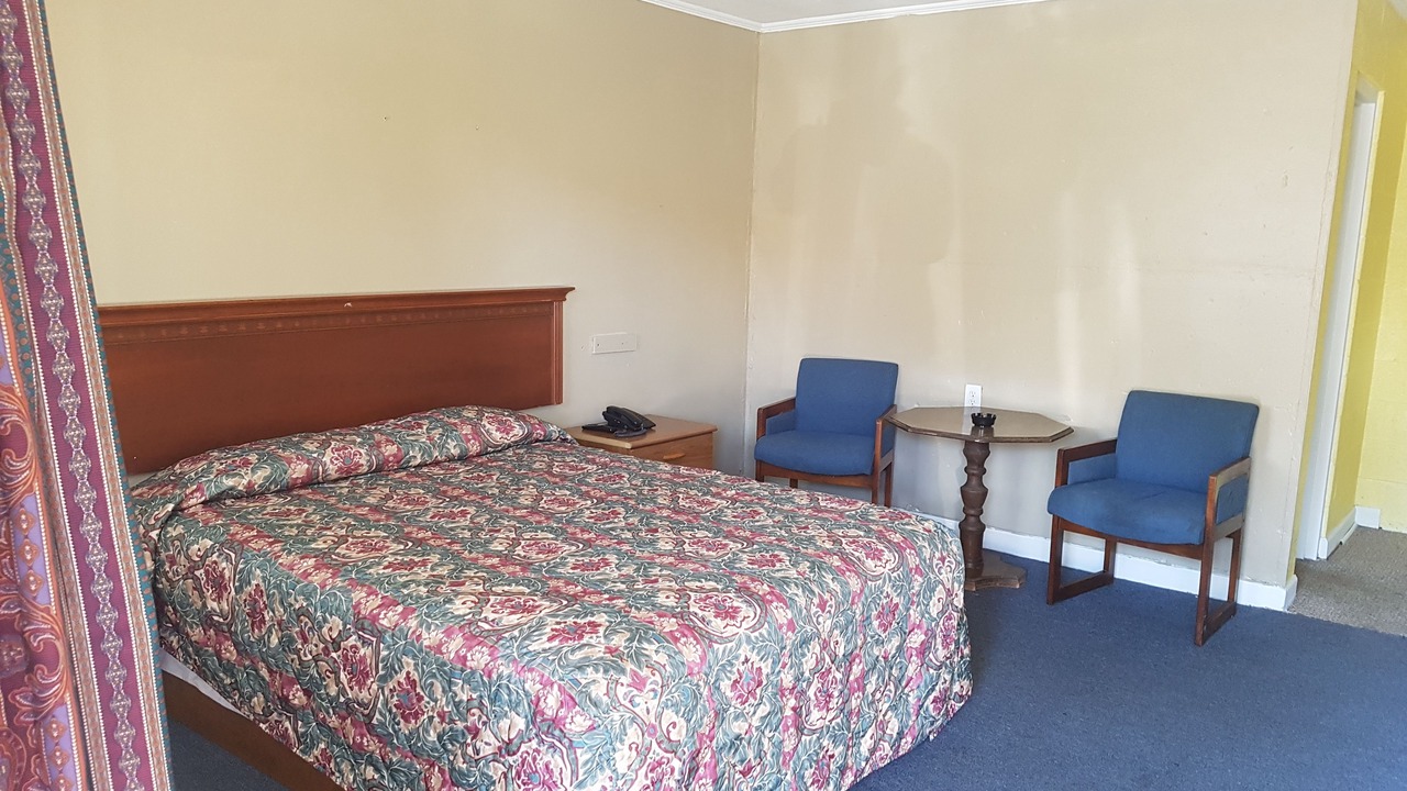 Photo of Bedroom in Forest City