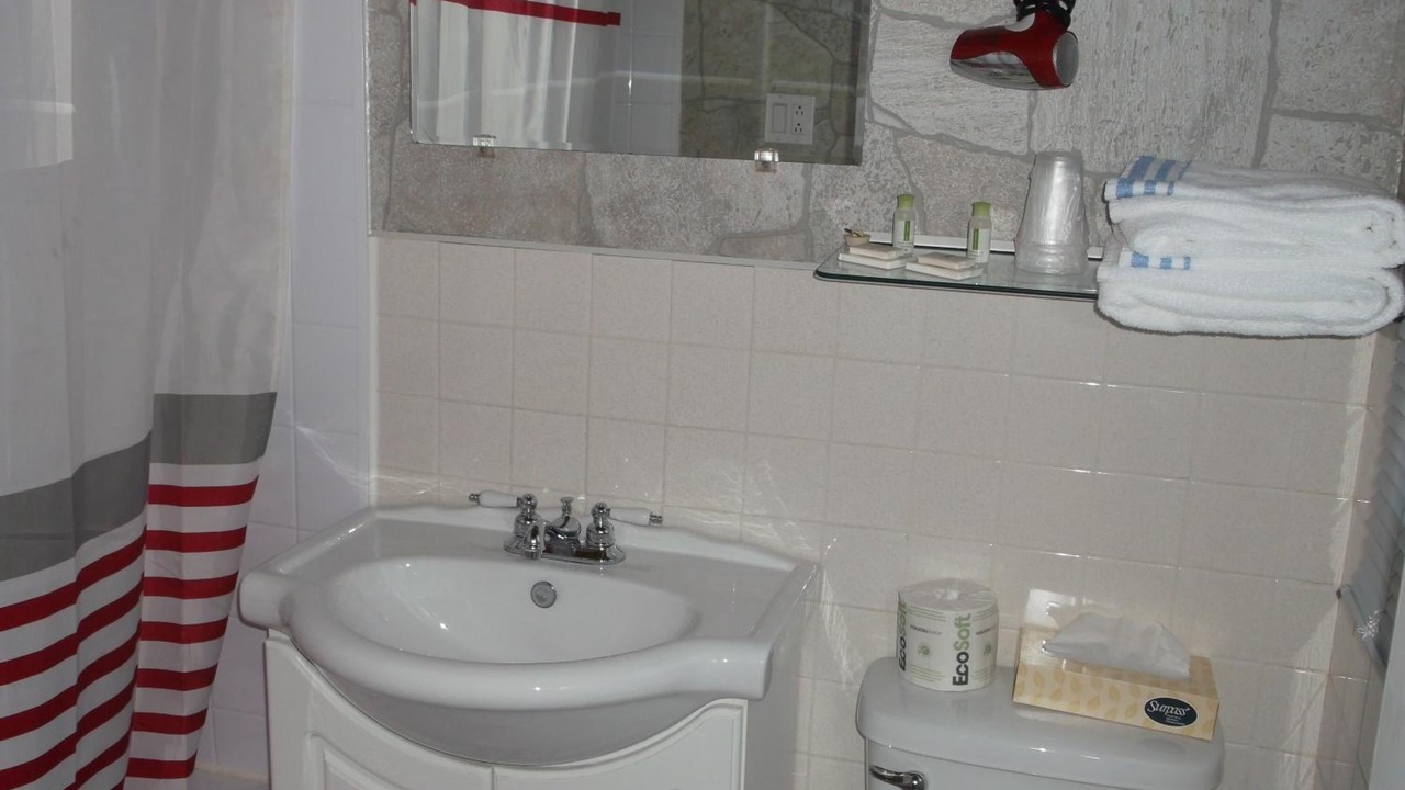 Photo of Bathroom in Haileybury