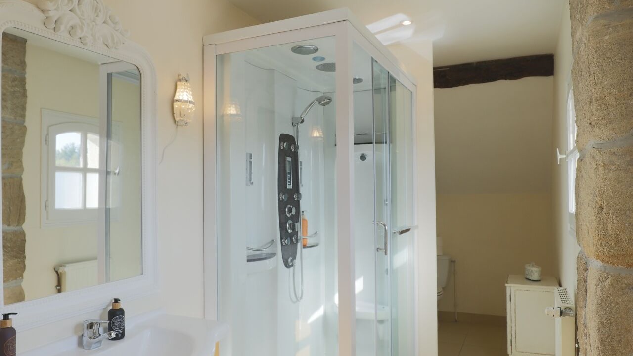 Photo of Bathroom in Saint-Pantaleon-de-Larche