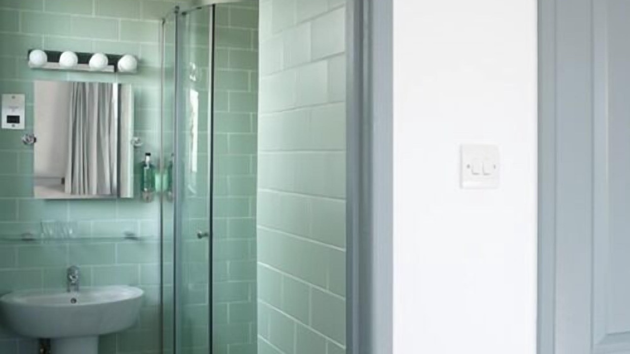 Photo of Bathroom in Maenporth