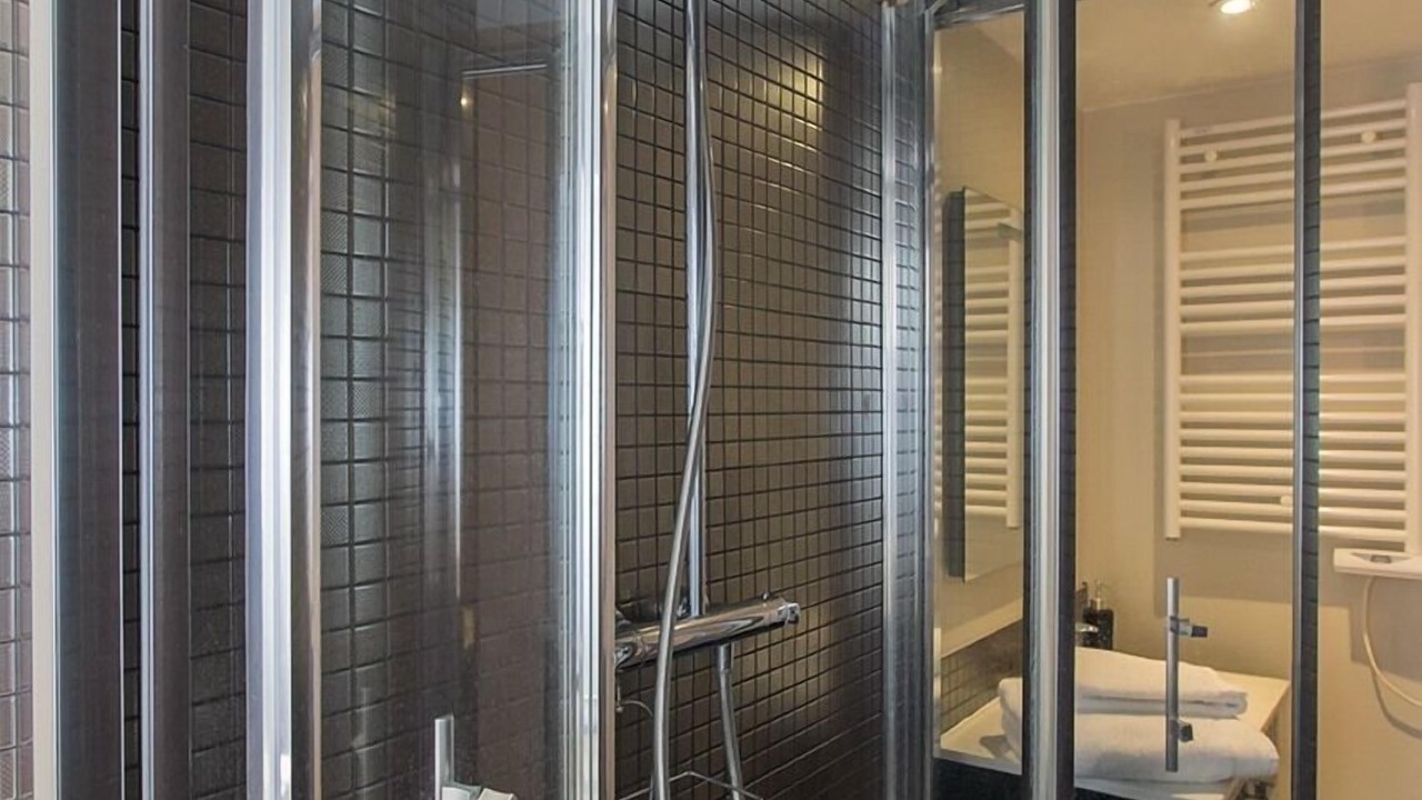 Photo of Bathroom in Hotel de Ville - Quinconces