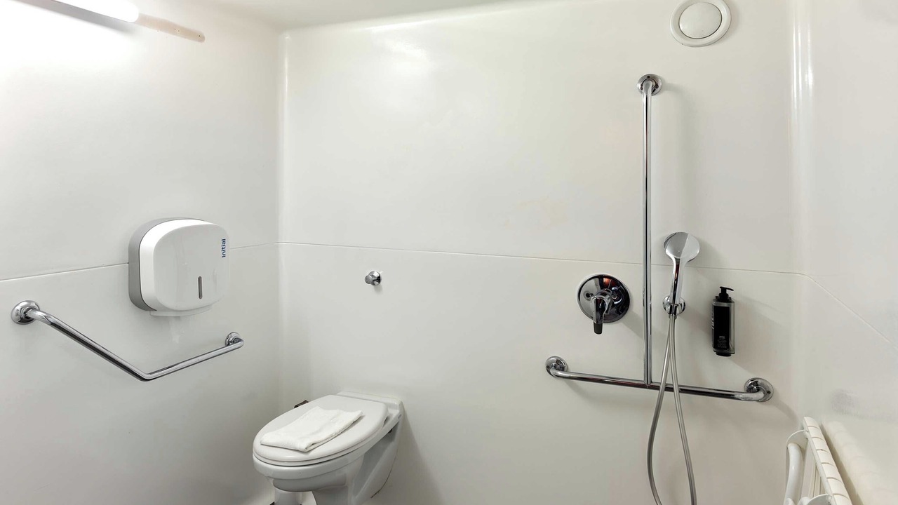Photo of Bathroom in Cergy