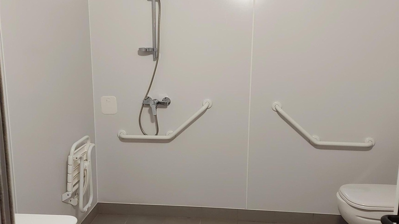 Photo of Bathroom in Tilloy-Les-Mofflaines