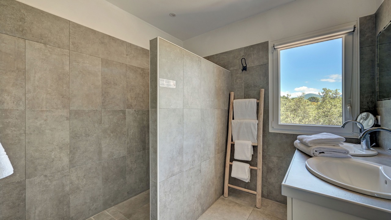 Photo of Bathroom in Malaucene