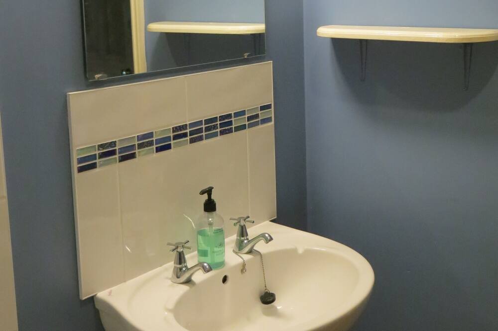 Photo of Bathroom in Everdon