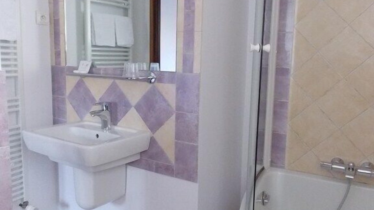 Photo of Bathroom in Bagnols-en-Foret