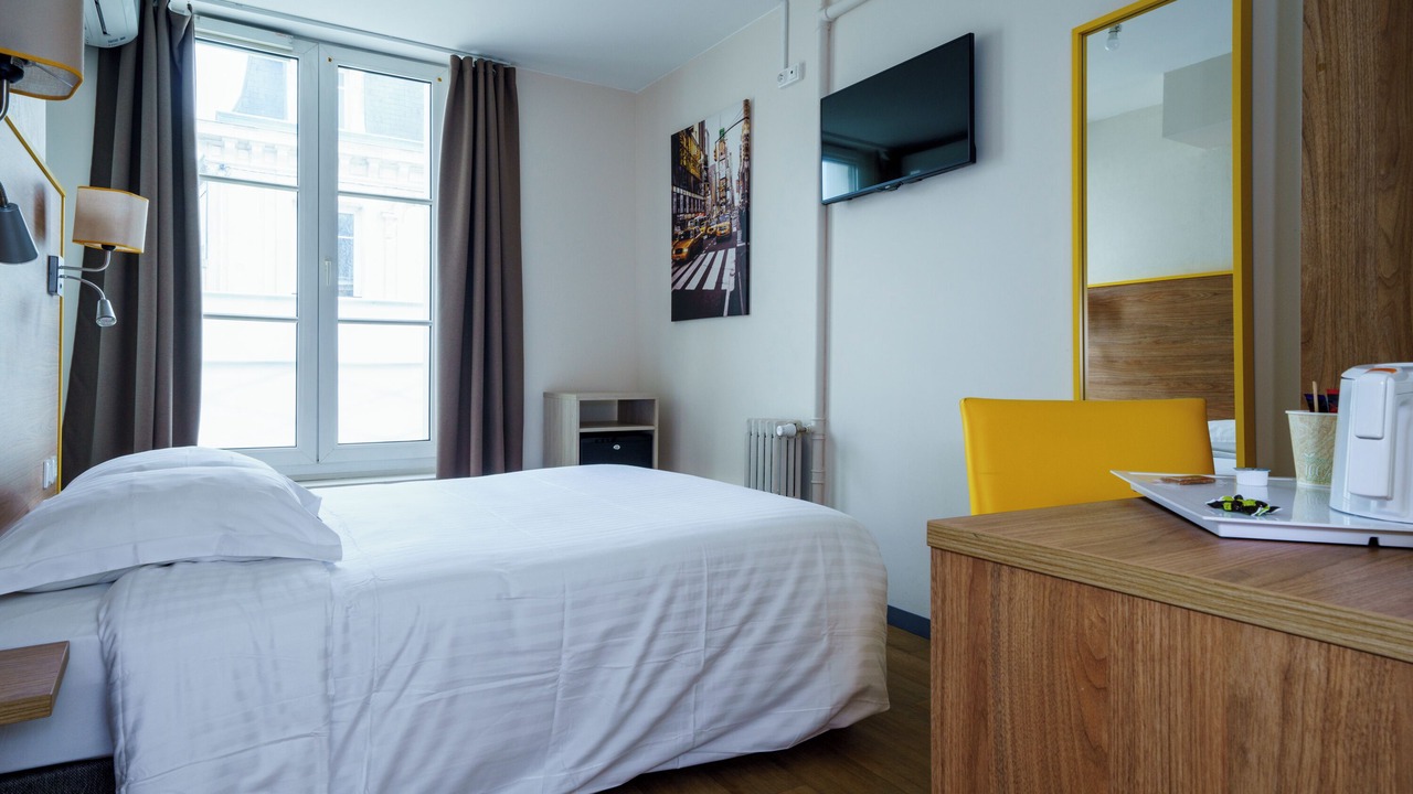 Photo of Bedroom in Chateau-du-Loir