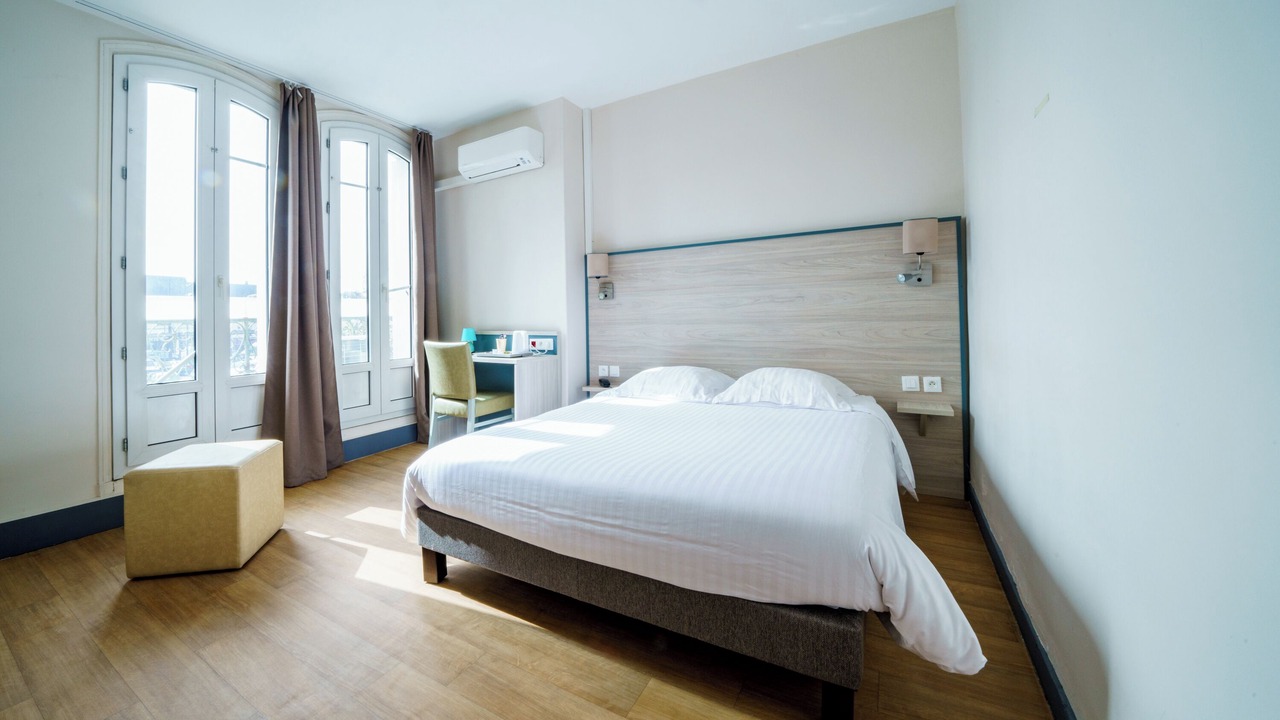 Photo of Bedroom in Chateau-du-Loir