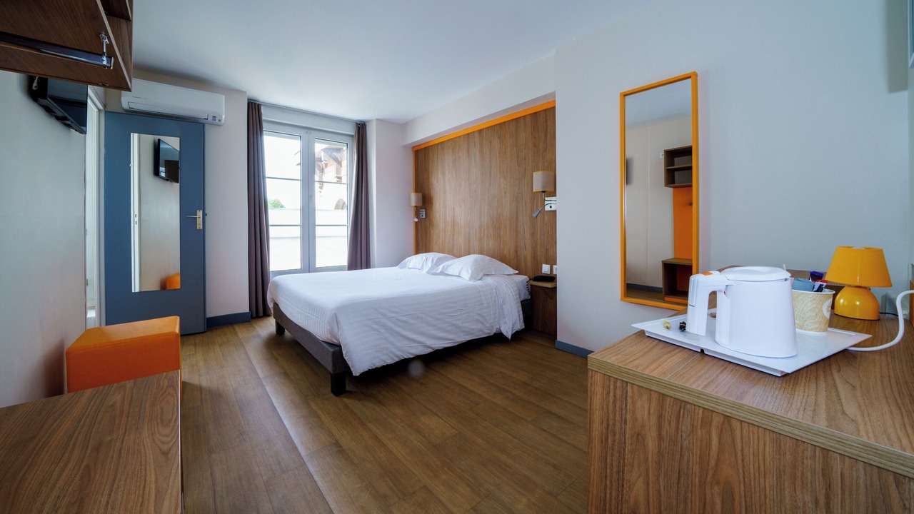 Photo of Bedroom in Chateau-du-Loir