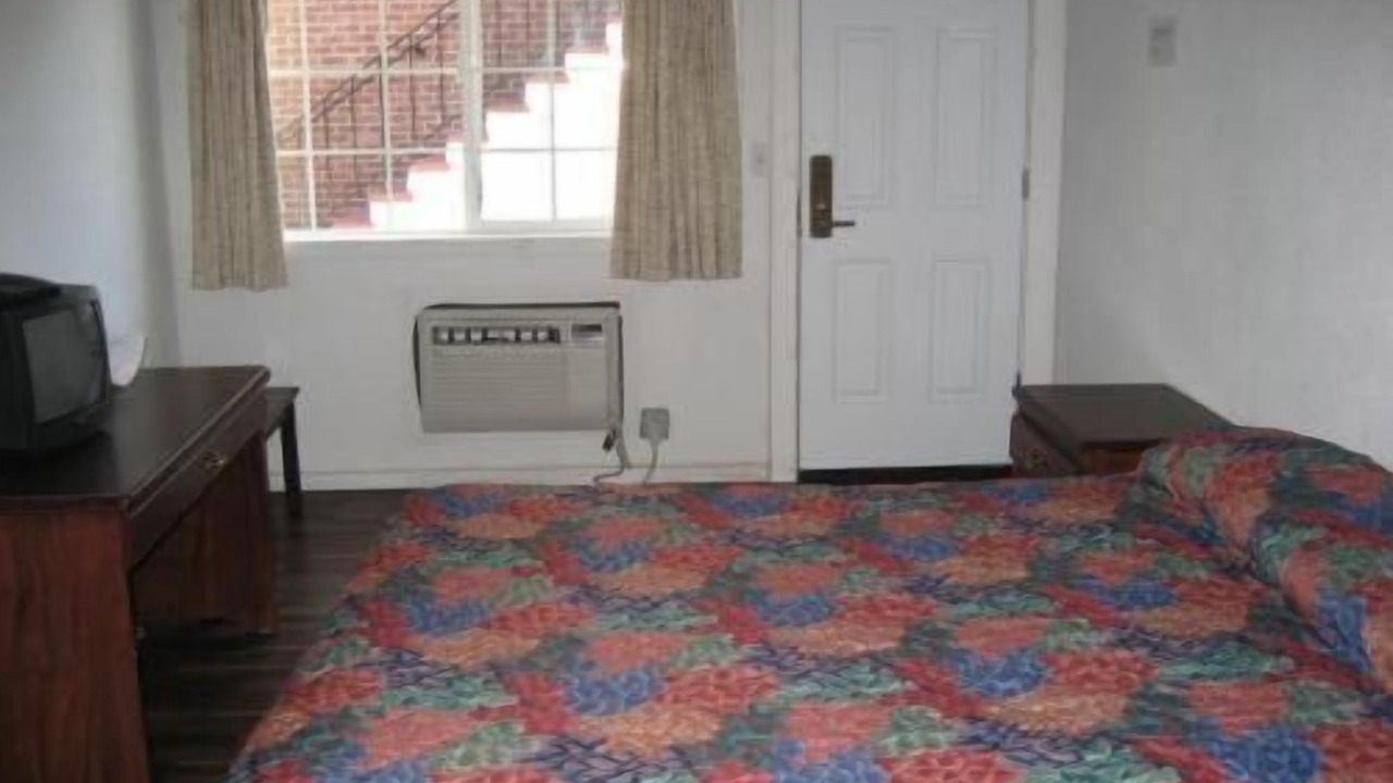 Photo of Others in Eliot