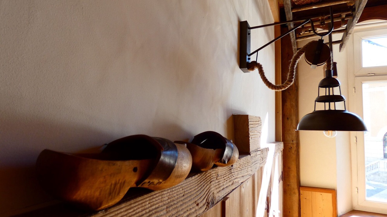 Photo of Others in Thones