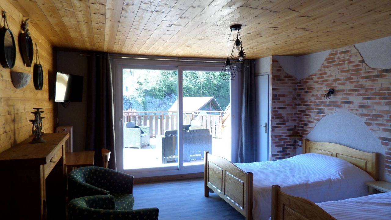 Photo of Others in Thones