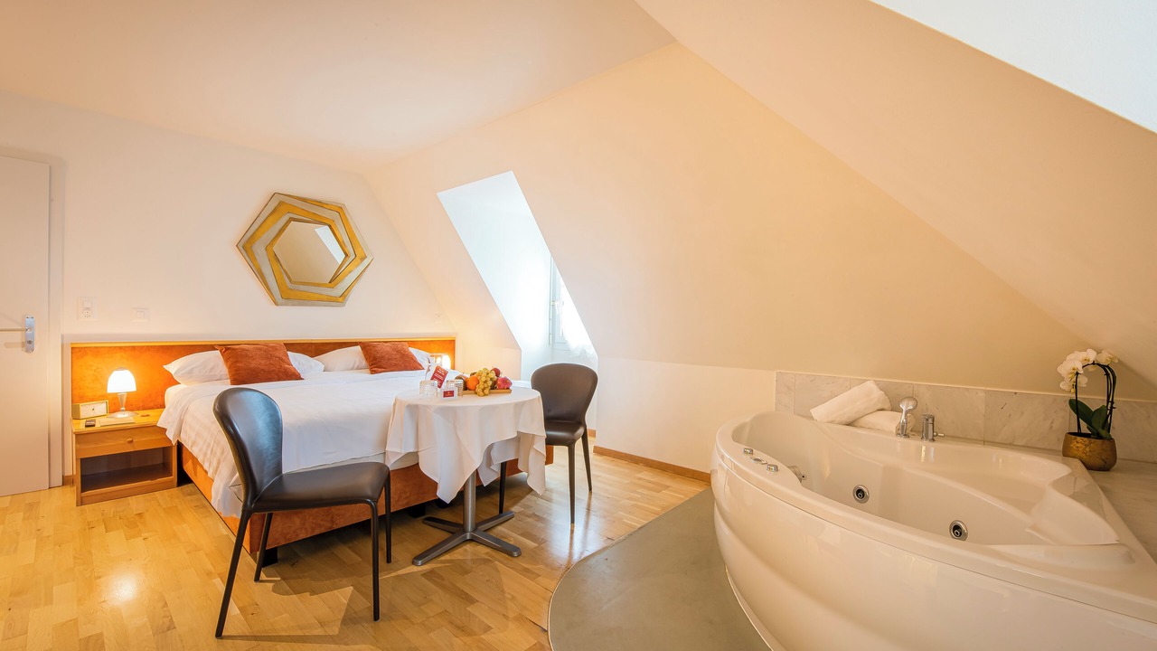 Photo of Bedroom in La Tour-de-Treme