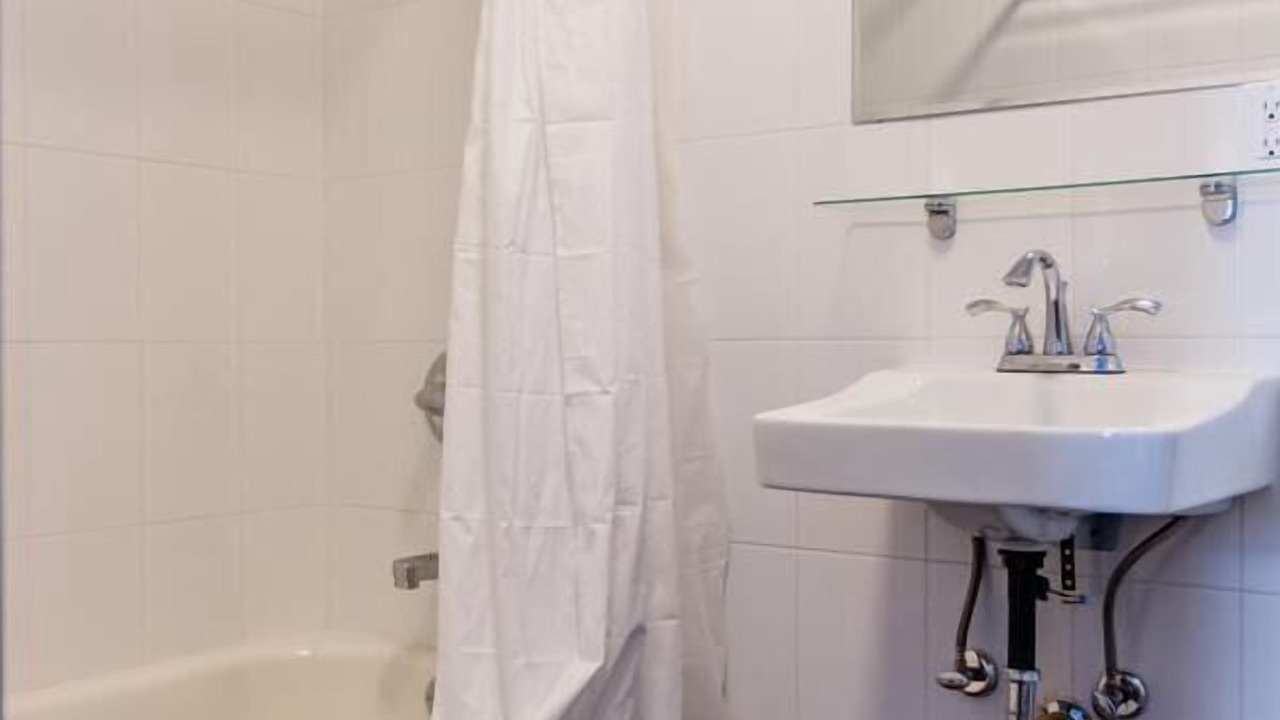 Photo of Bathroom in East Harlem