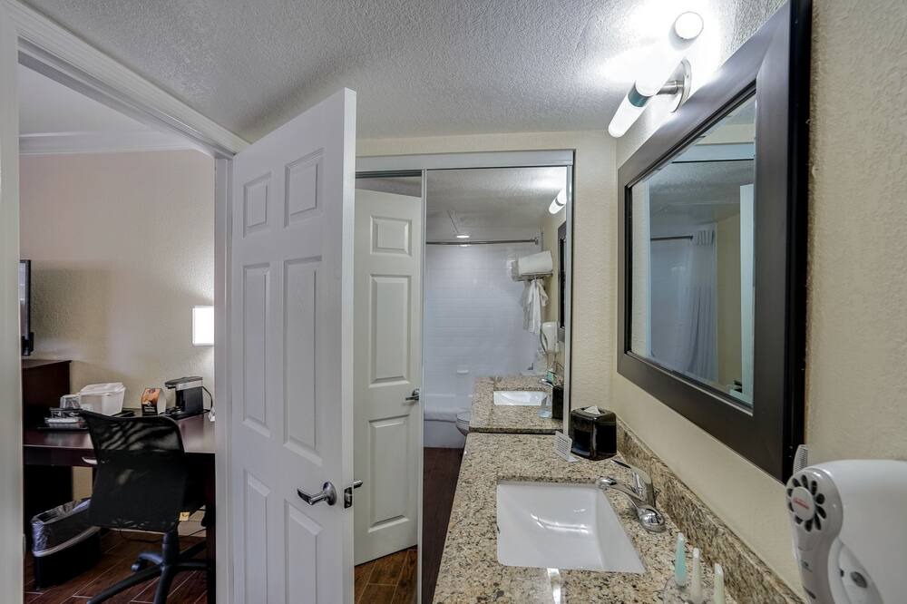 Photo of Bathroom in Lake Ridge