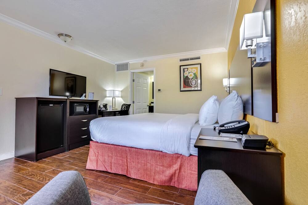 Photo of Bedroom in Lake Ridge