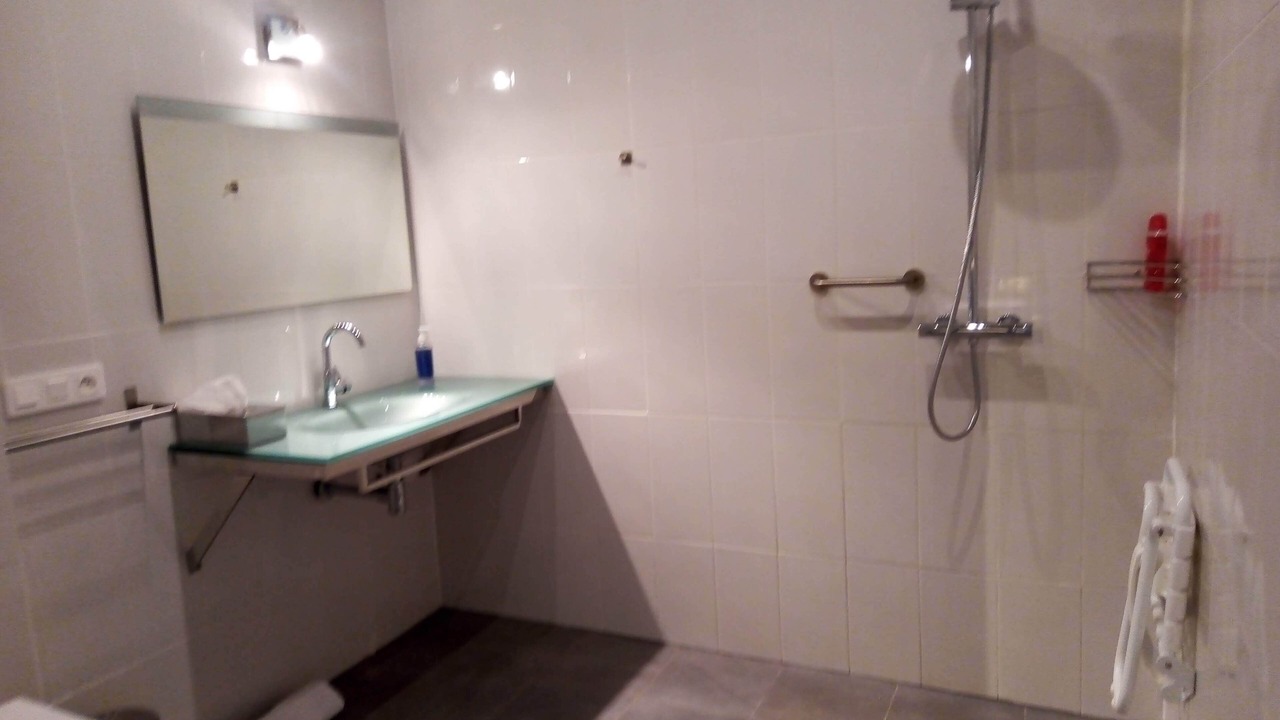 Photo of Bathroom in Fours