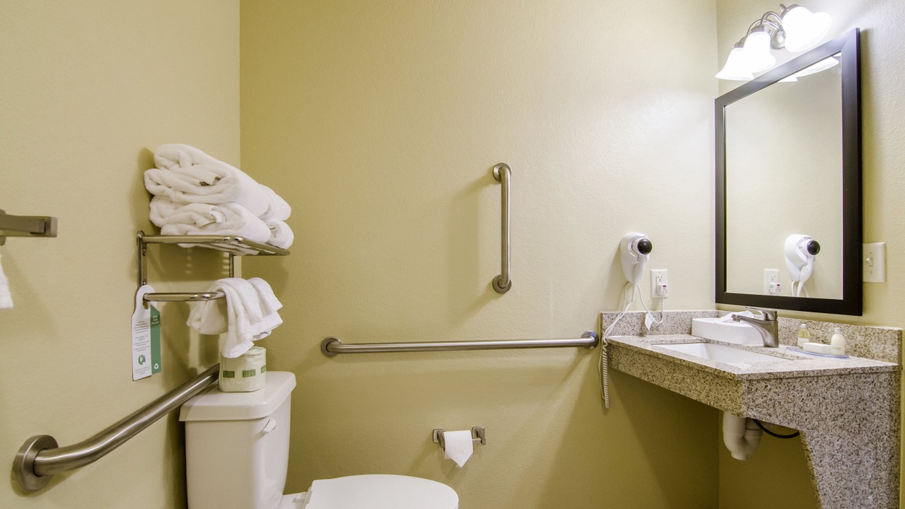 Photo of Bathroom in Oberlin