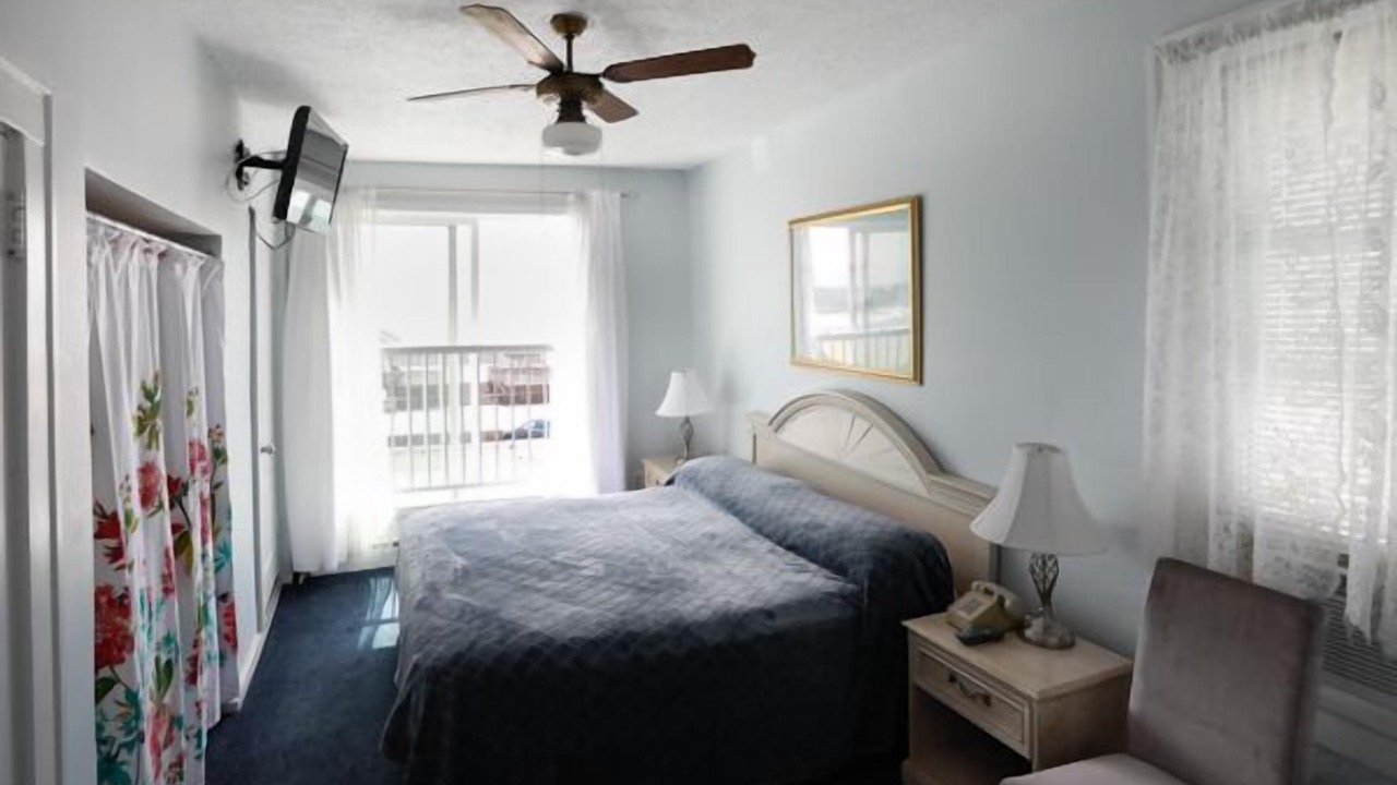 Photo of Others in Wall