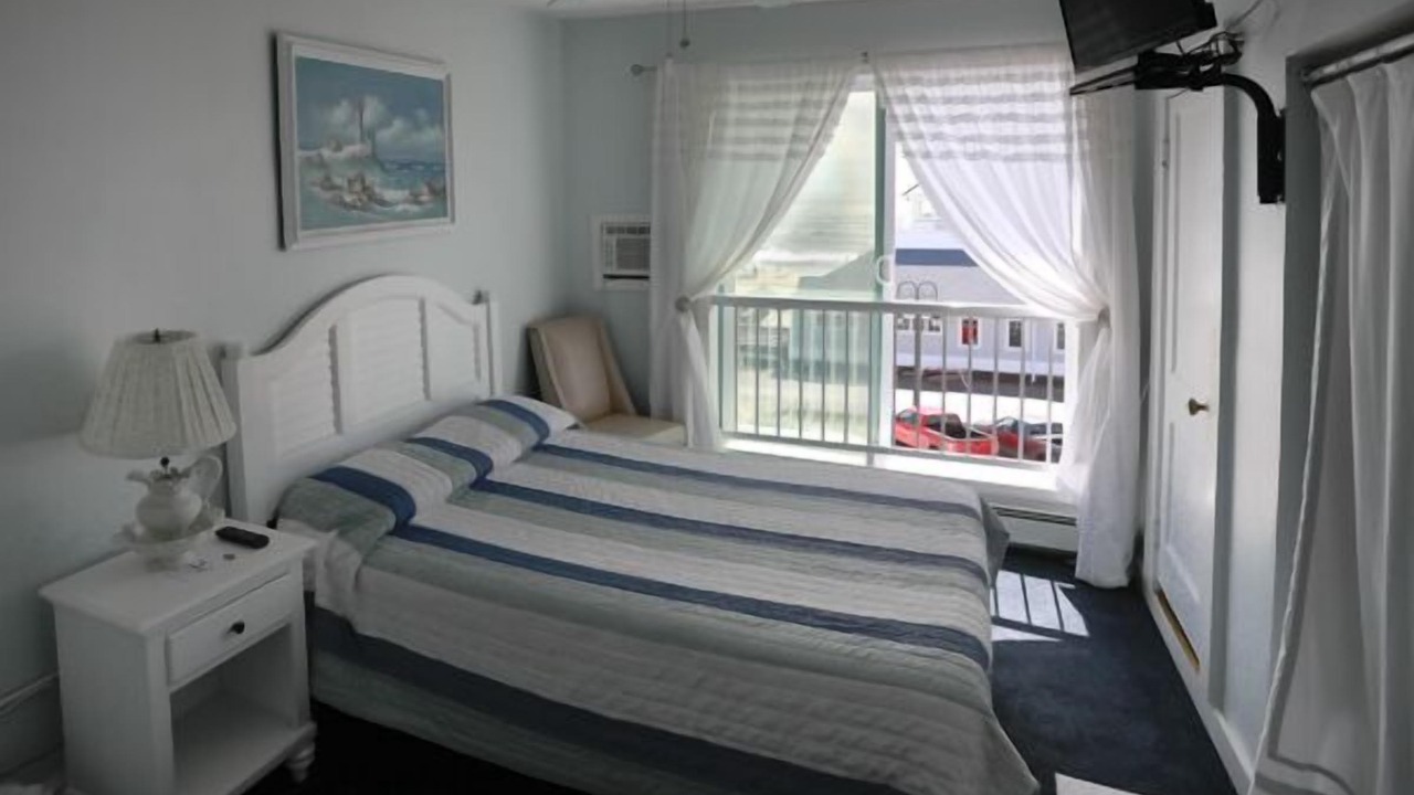 Photo of Others in Wall