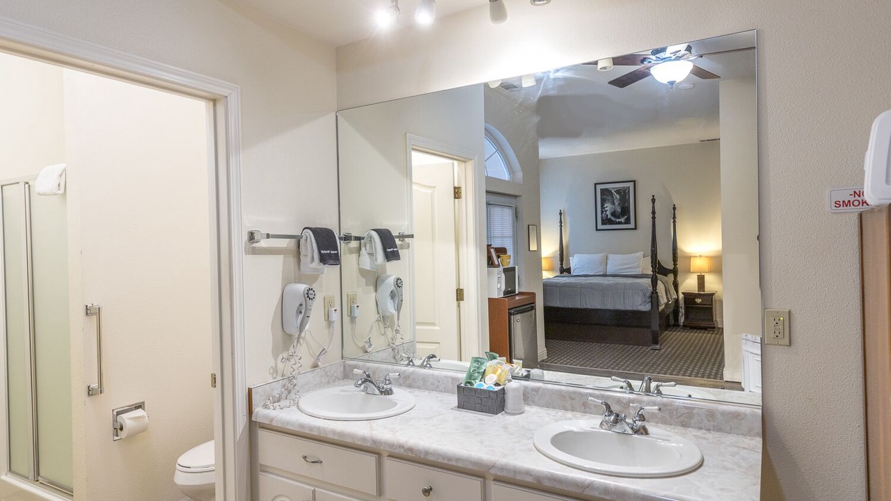 Photo of Bathroom in Mariposa