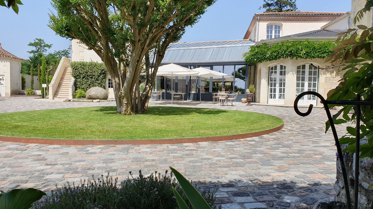 Photo of Patio Balcony in Saint-Medard-d'Eyrans