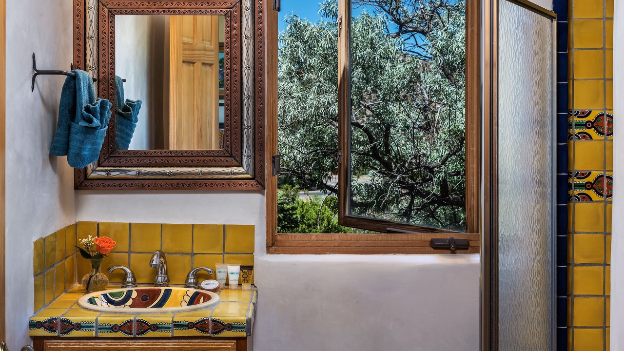 Photo of Bathroom in Canoncito