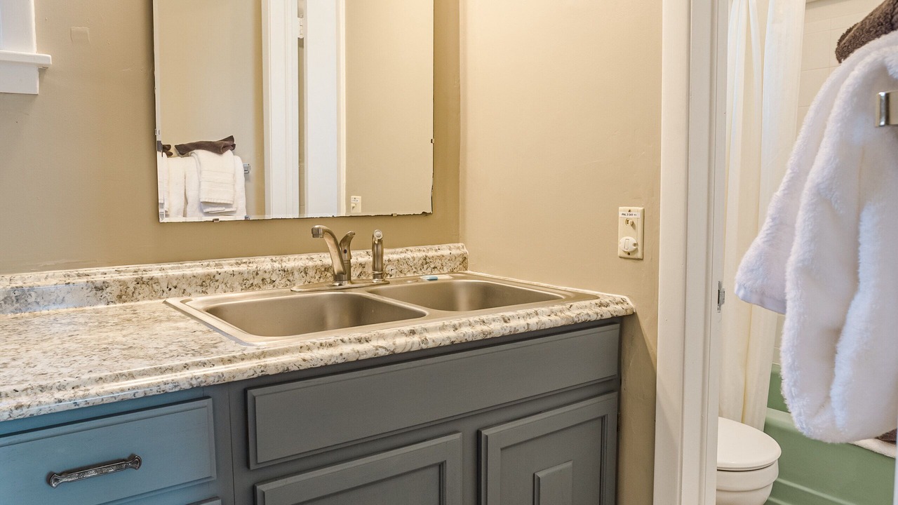 Photo of Bathroom in Laurel Park