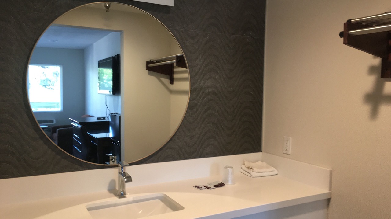 Photo of Bathroom in Lamanda Park